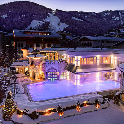 5 Sterne Hotel mit Pool im Winter